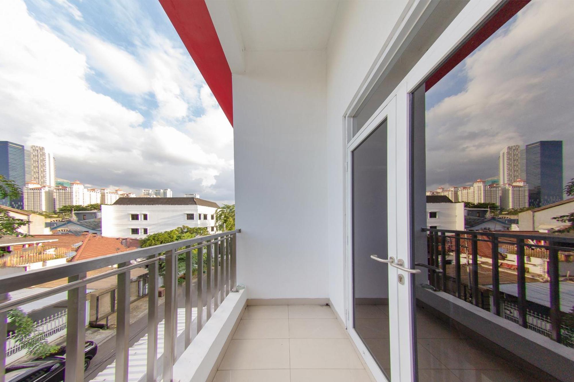 Hotel Oyo 657 Elite Park Mall By Tos 2*