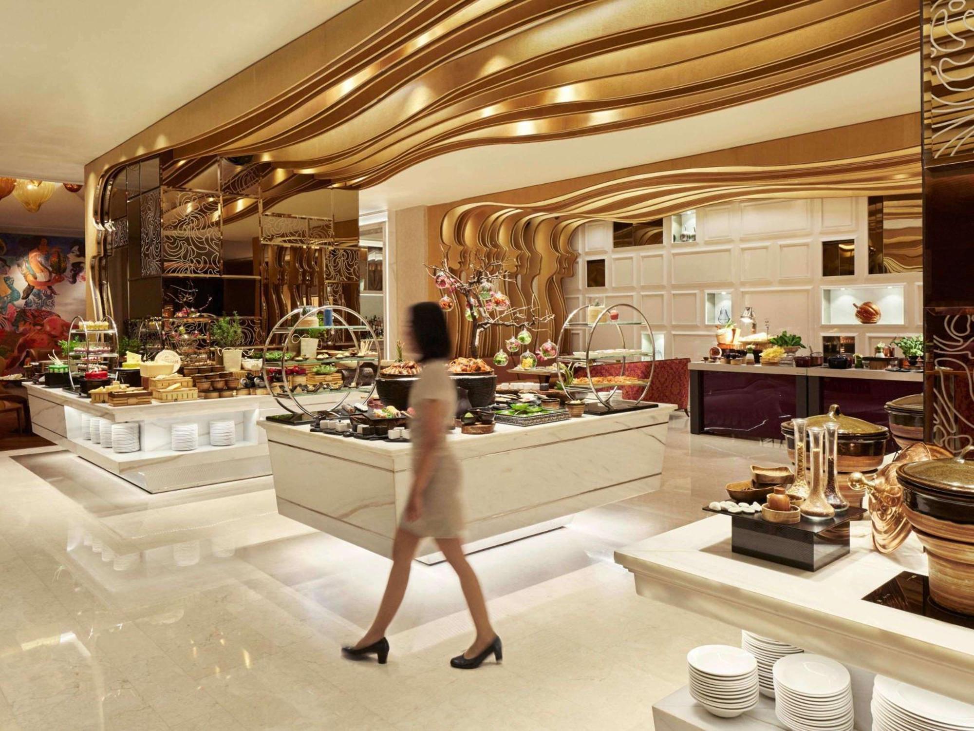 Raffles Hotel 5*