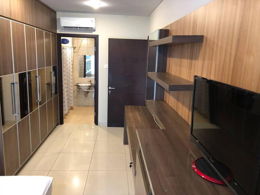 Park Apt. 3 Bedroom Apartment *