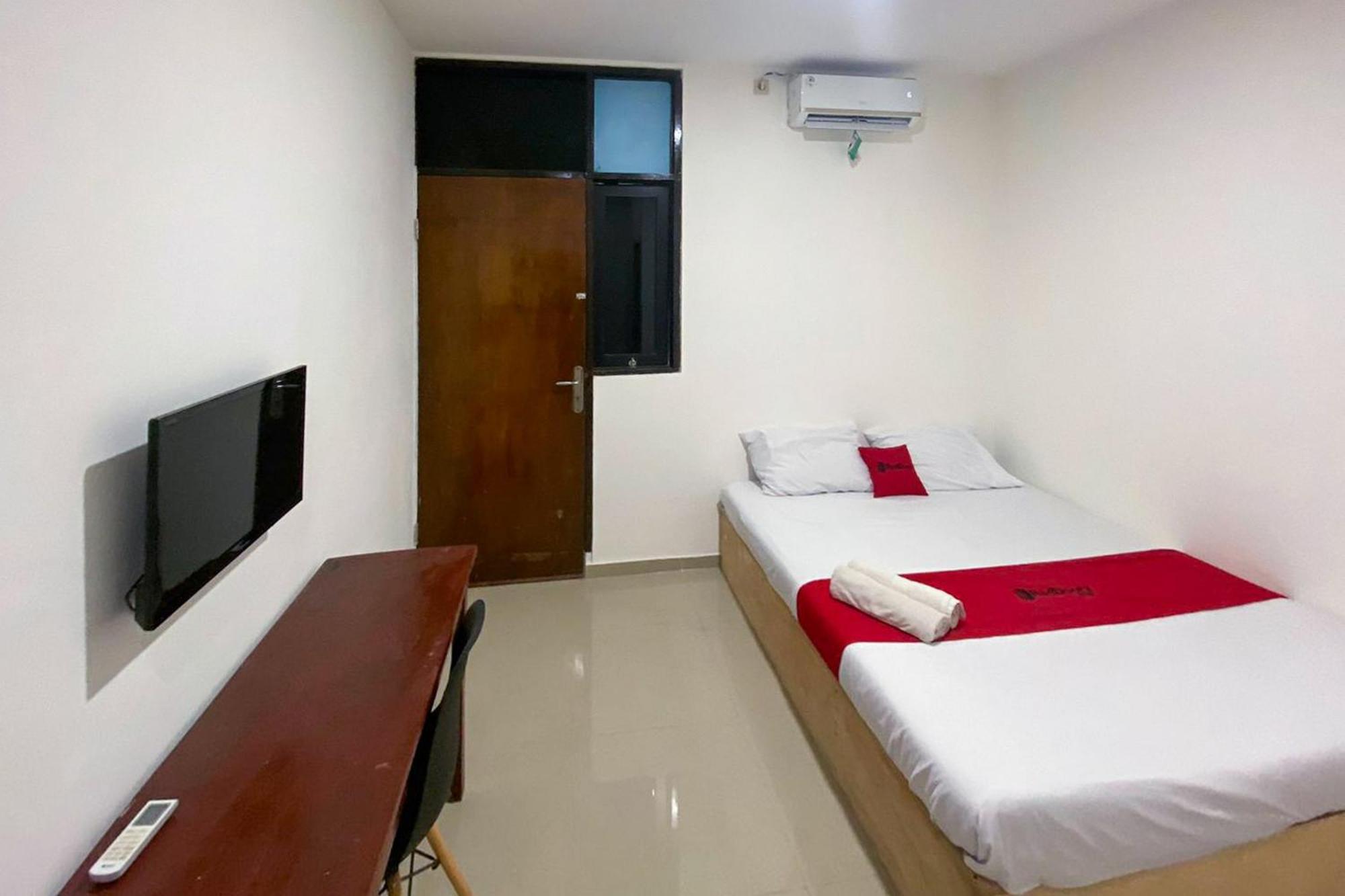 Hotel Reddoorz Near Pasar Baru 4
