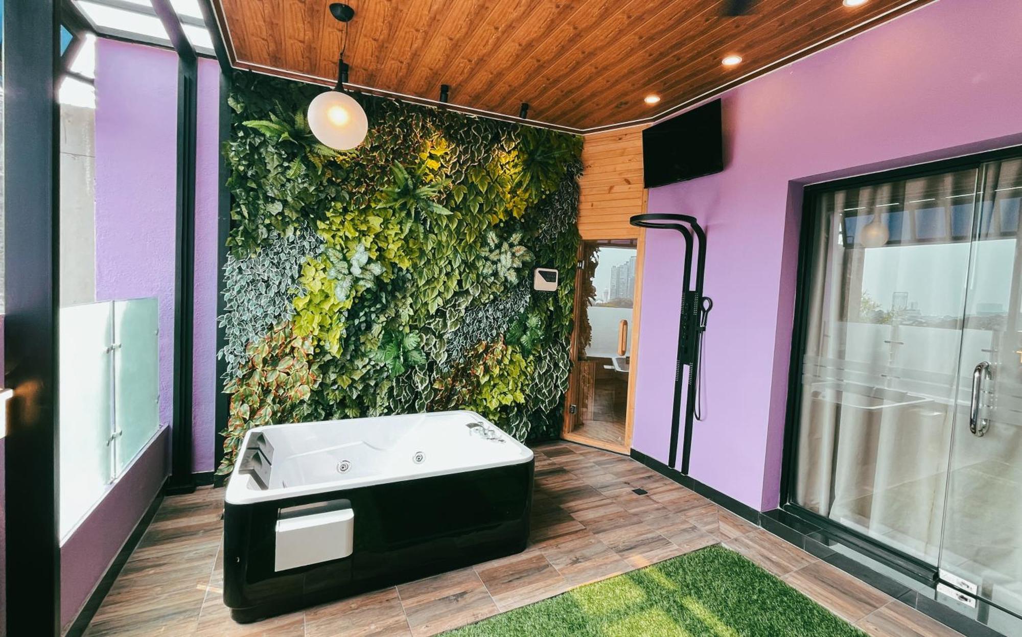 Oak Tree Urban Hotel 3*