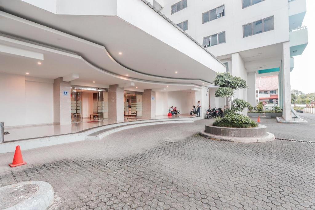 Flagship 210 Amethyst Kemayoran Hotel 3*