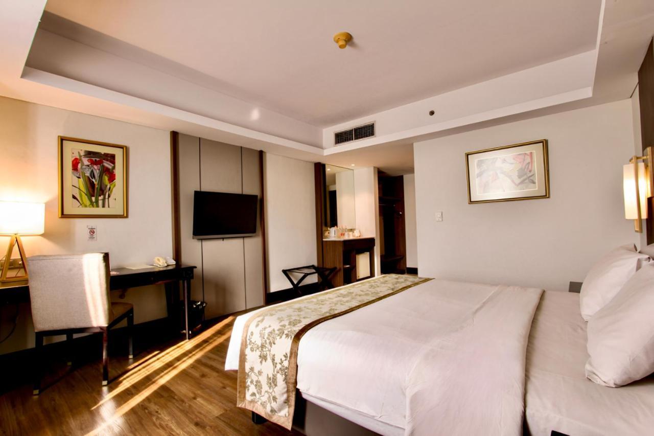 Khách sạn The Acacia Jakarta
