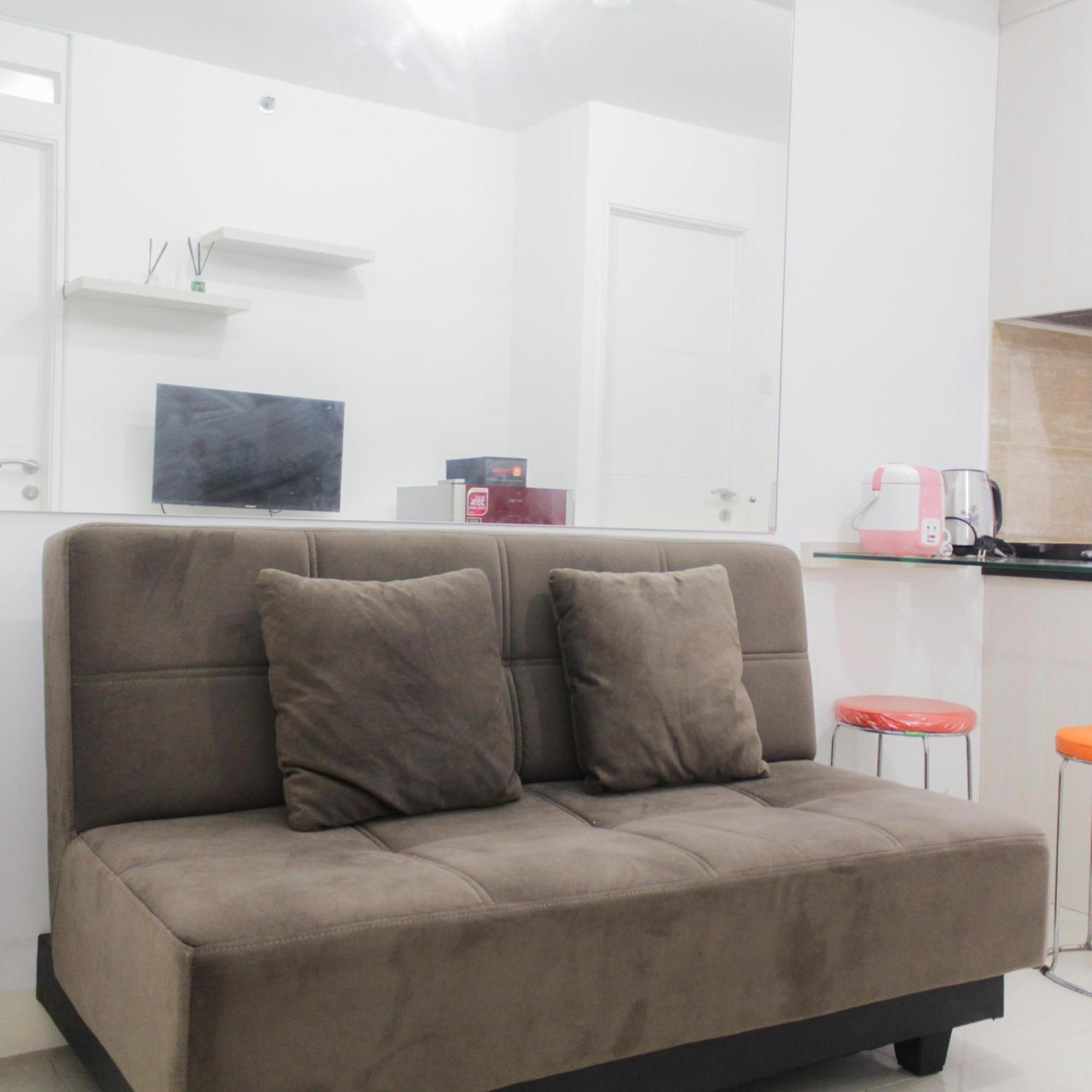 Apartment Homey And Cozy 2br Bassura Near Mall By Travelio *