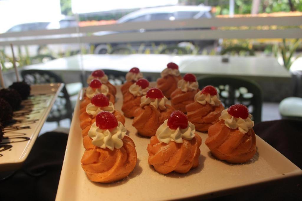 Hotel Pomelotel Patra Kuningan Jakarta