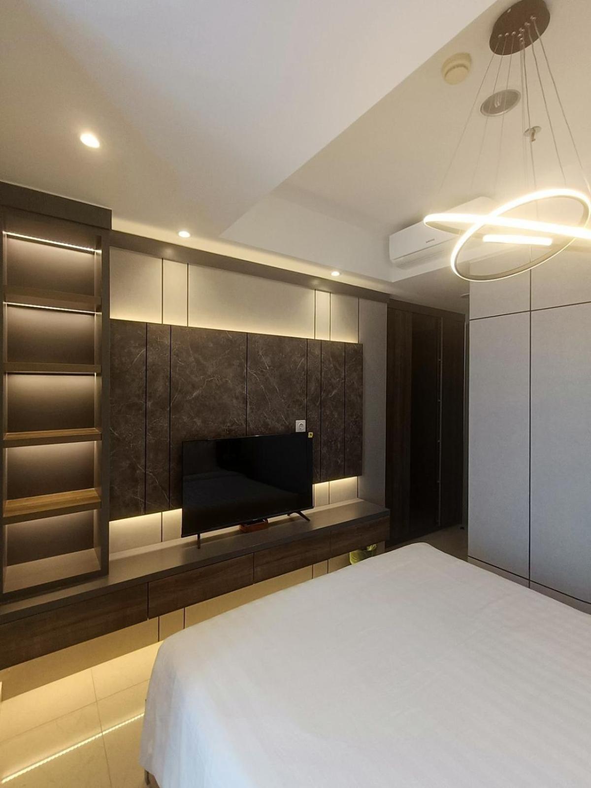 Gold Coast Dubai Netflix Apartment