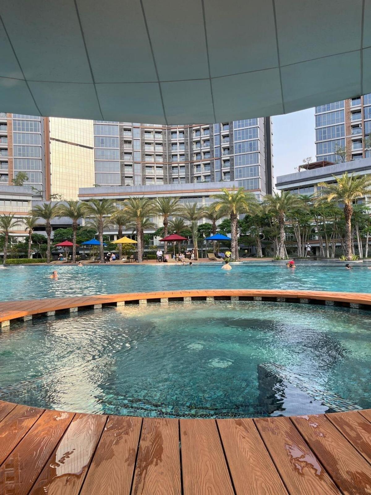 Gold Coast Dubai Netflix Apartment Jakarta
