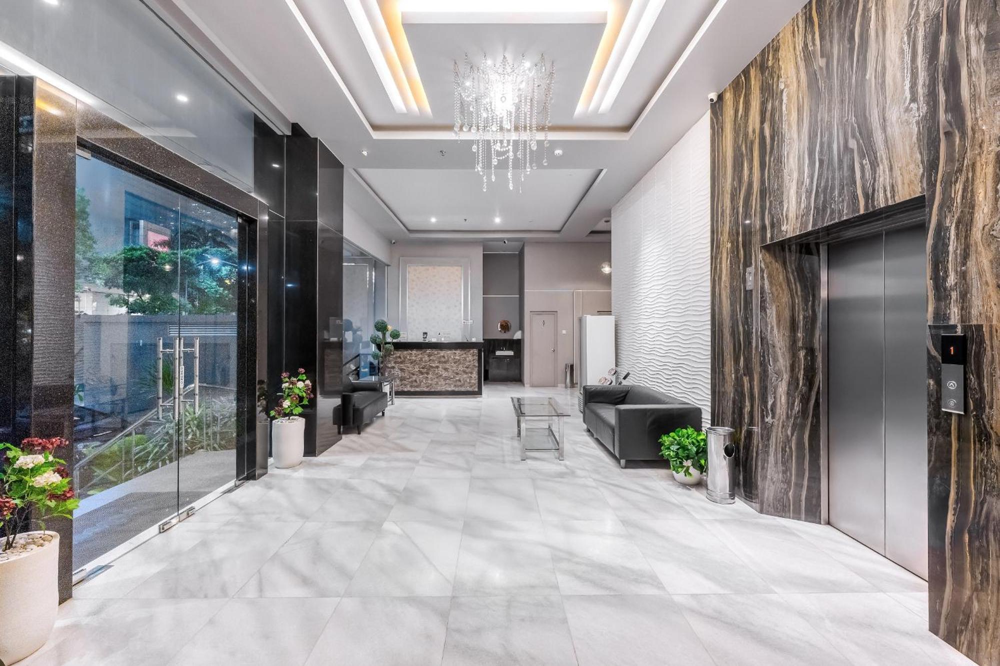 Khách sạn Grand Thamrin