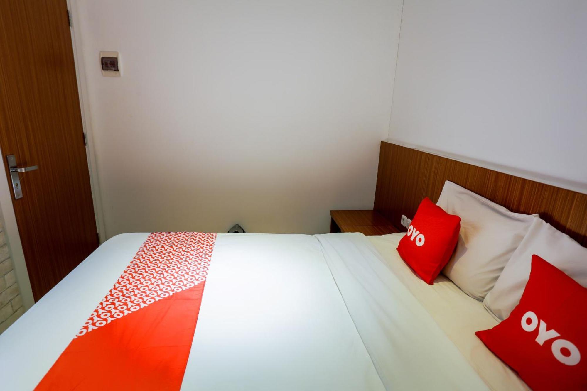 Super Oyo 3109 Point Hotel