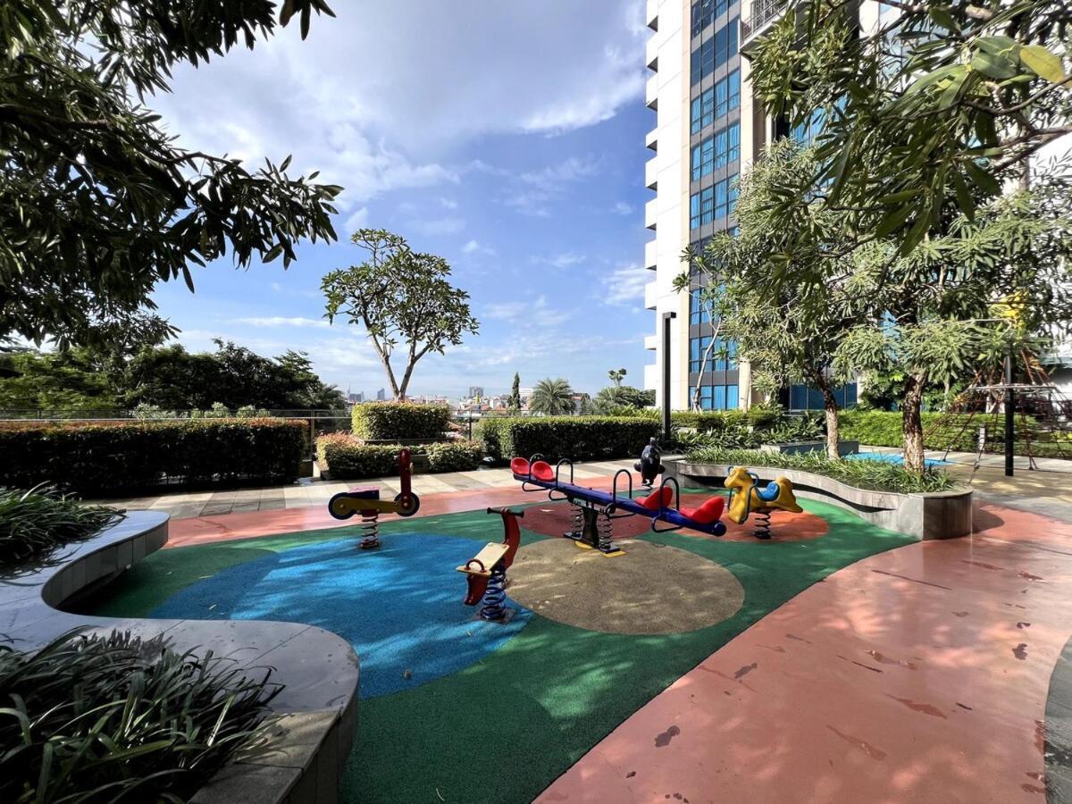 Luxury 3 Bed Casa Grande Mall Kota Kasablanka By Travelibu Apartment *