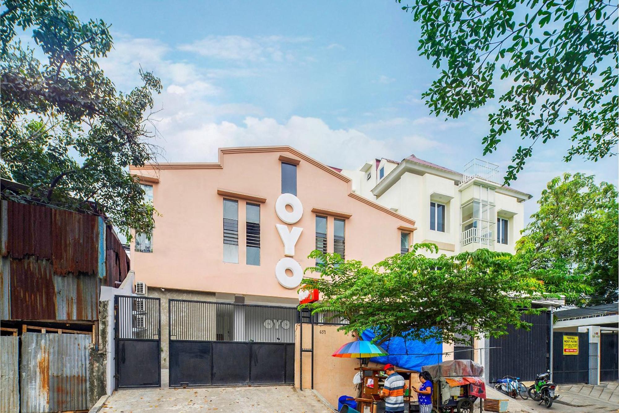 Super Oyo 160 Lontar Jakarta