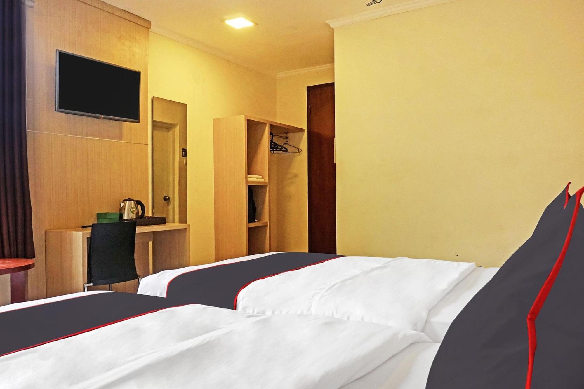 Super Oyo Collection O 91409 Fiducia Otista 153 - 157 Hotel