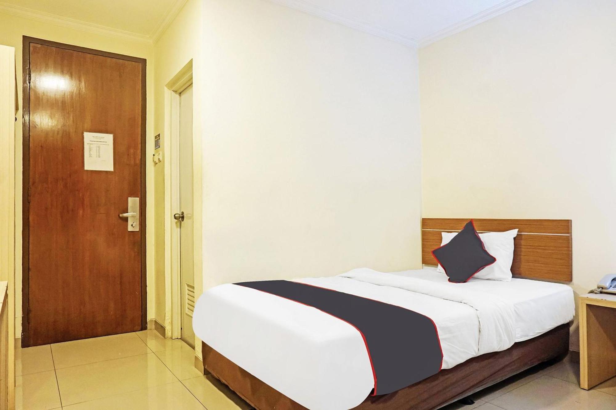 Super Oyo Collection O 91409 Fiducia Otista 153 - 157 Hotel 3*