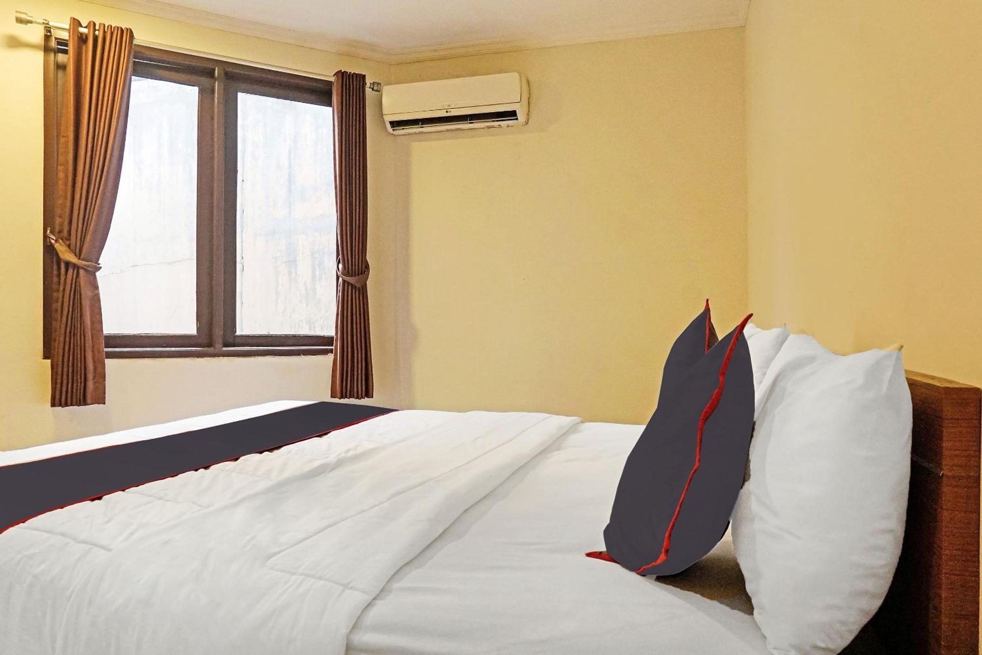 Hotel Super Oyo Collection O 91409 Fiducia Otista 153 - 157 Jakarta