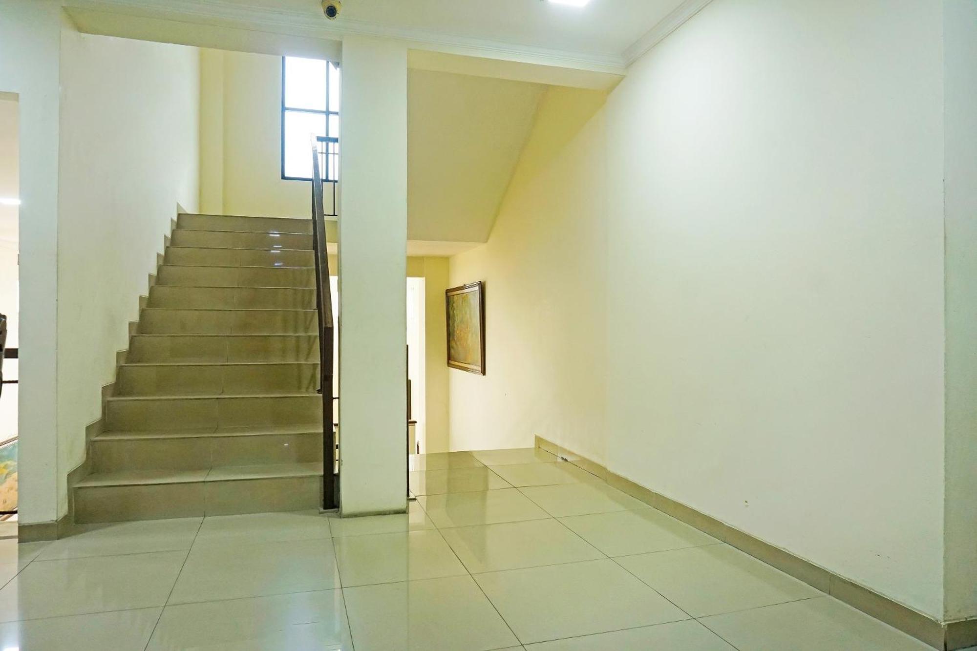 Super Oyo Collection O 91409 Fiducia Otista 153 - 157 Jakarta