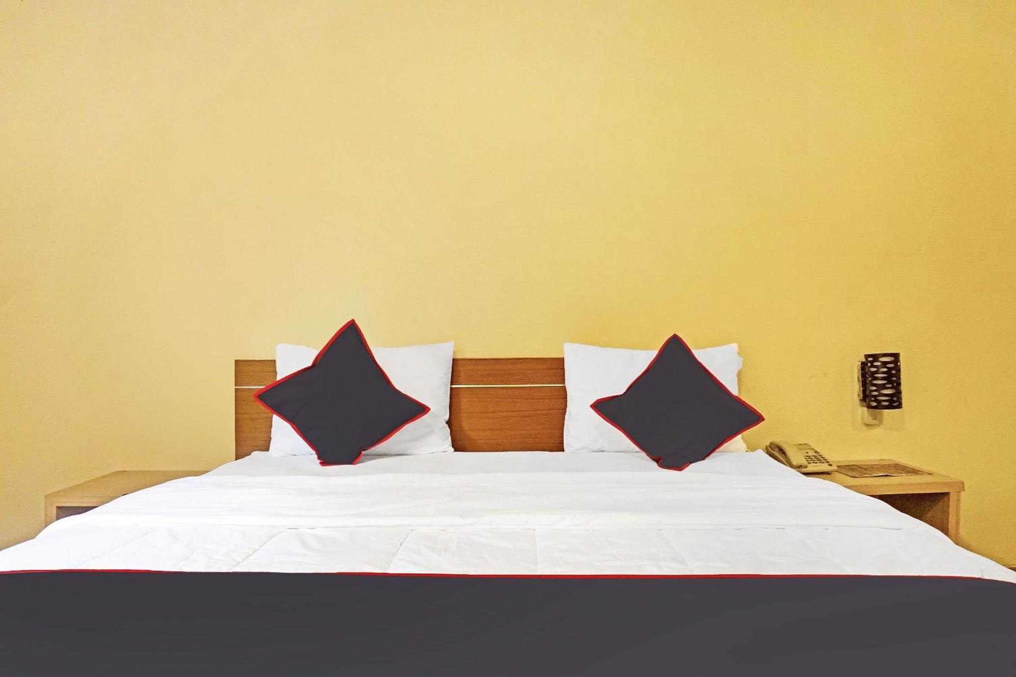 Hotel Super Oyo Collection O 91409 Fiducia Otista 153 - 157 Jakarta
