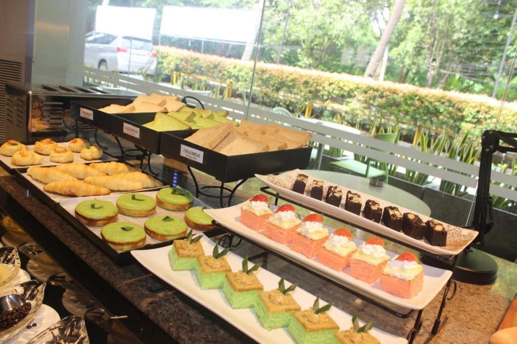 Hotel Pomelotel Patra Kuningan 3*