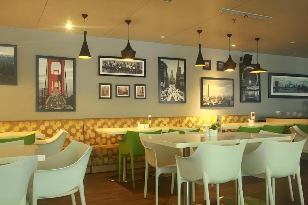 Hotel Pomelotel Patra Kuningan 3*
