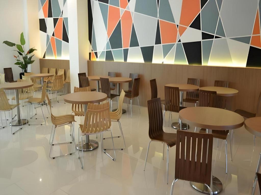 Clay Jakarta