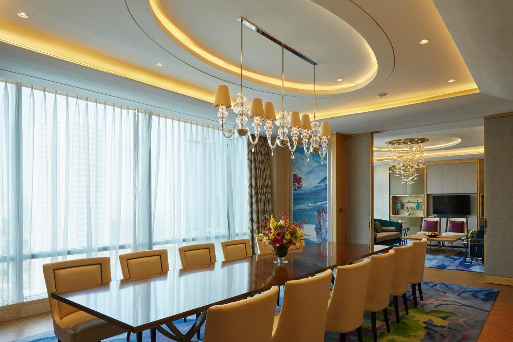 Raffles Hotel 5*