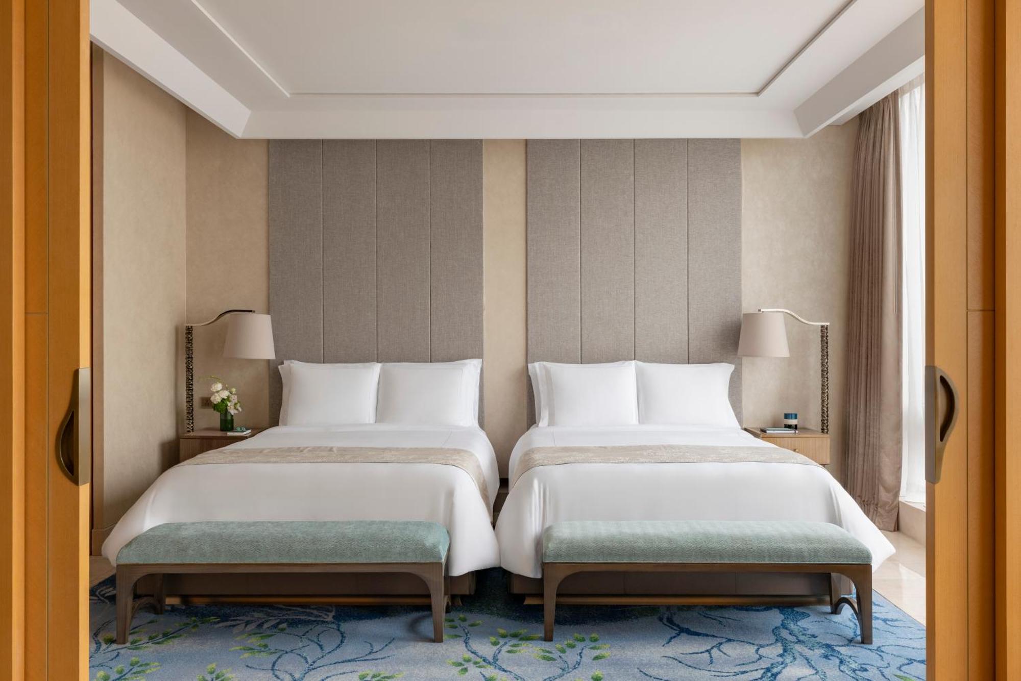 Raffles Hotel 5*