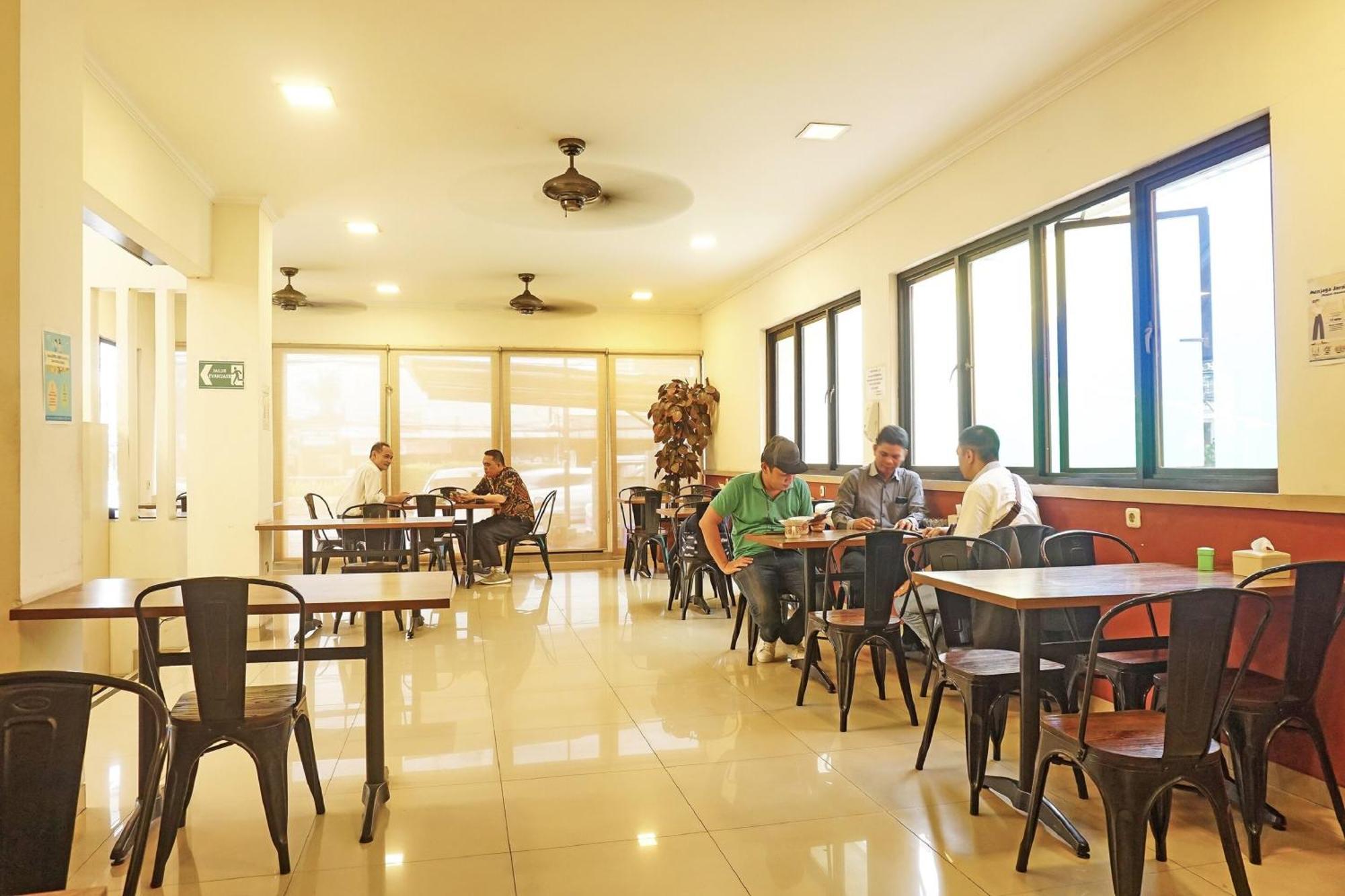 Super Oyo Collection O 91409 Fiducia Otista 153 - 157 Jakarta