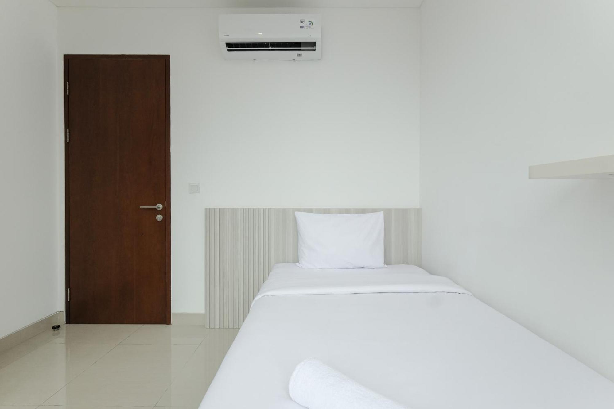 Cozy Living And Tidy 2br Ciputra World 2 By Travelio Jakarta
