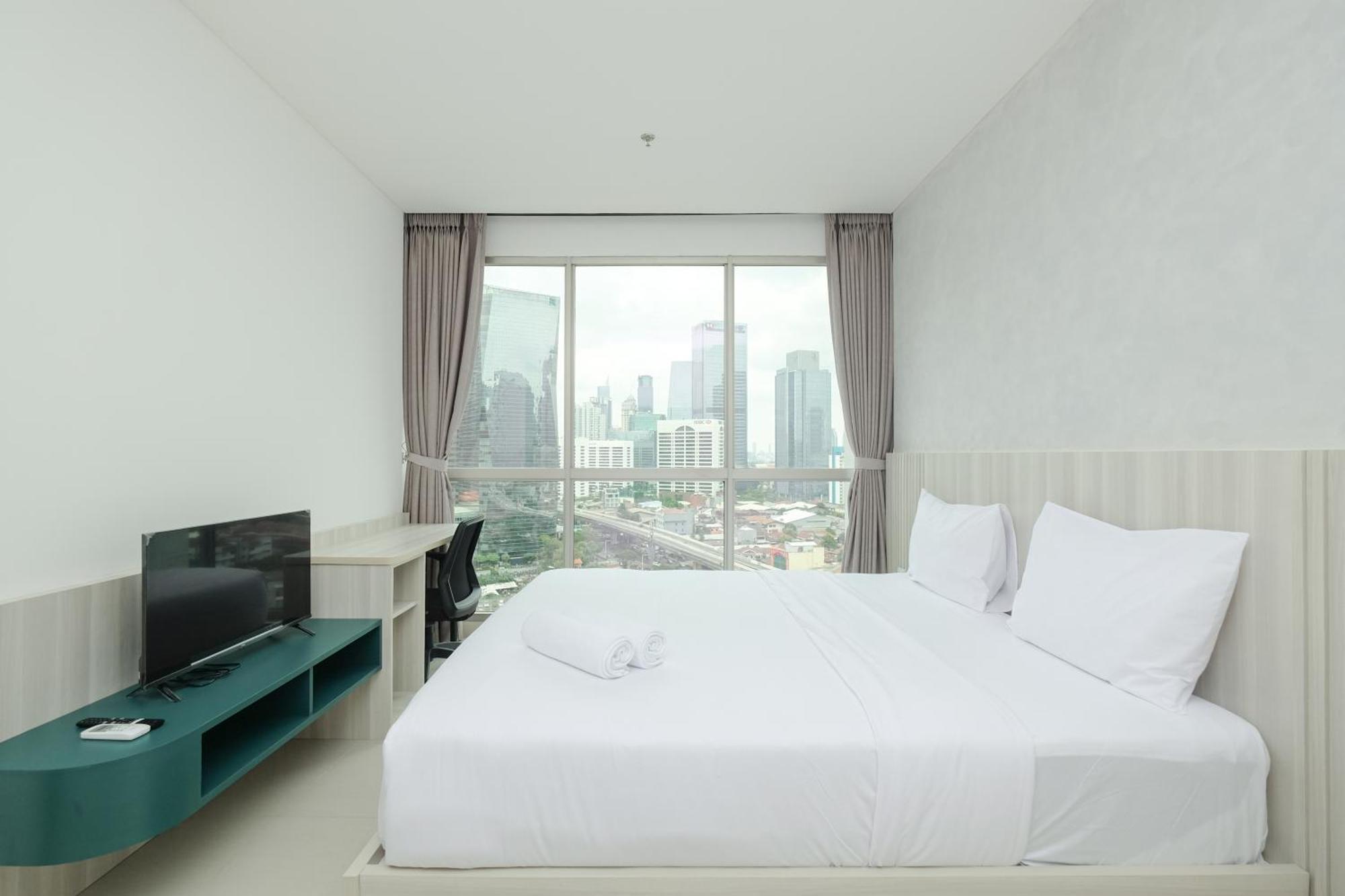 Cozy Living And Tidy 2br Ciputra World 2 By Travelio Appartement