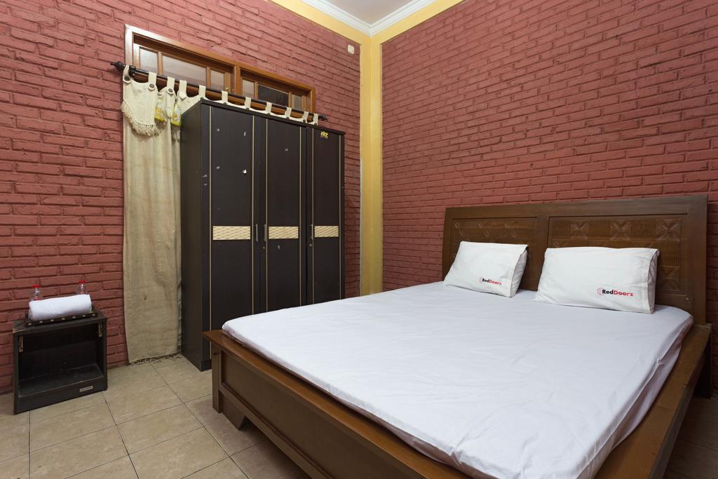 Reddoorz @ Penggilingan Cakung 2*