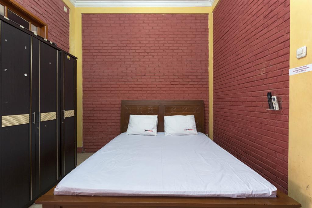Reddoorz @ Penggilingan Cakung Nhà khách 2*