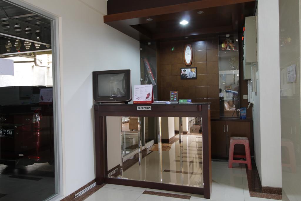 Reddoorz Near Ambassador Mall Gasthof Jakarta