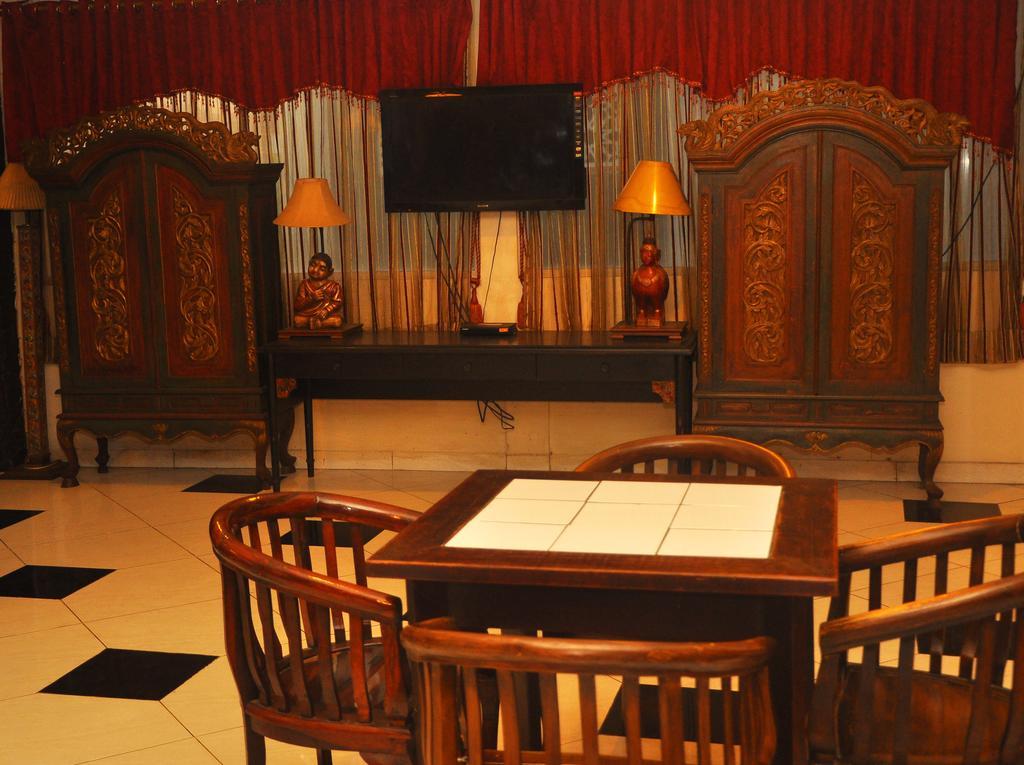 Hotel New Idola 2*