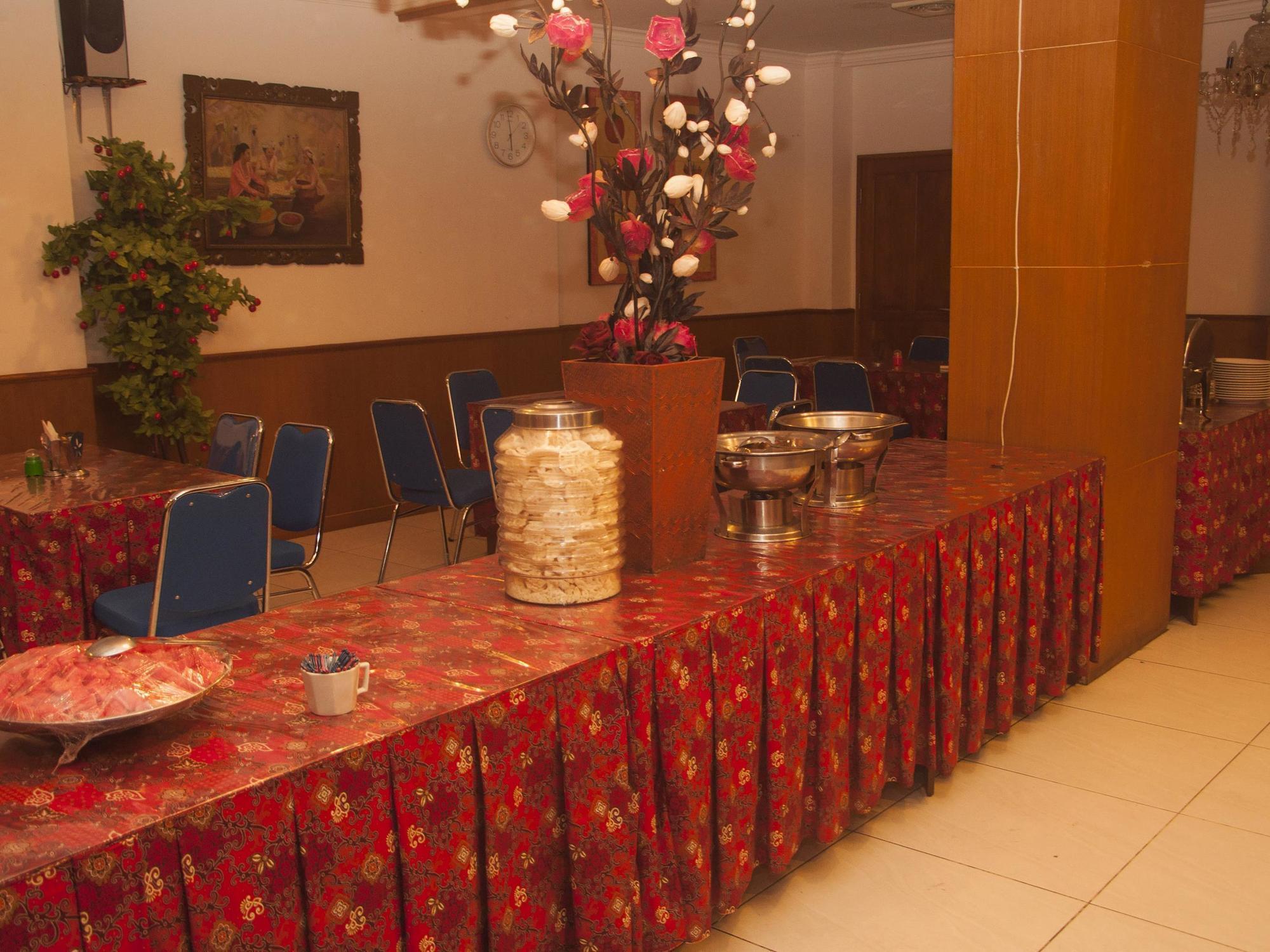 Hotel New Idola 2*