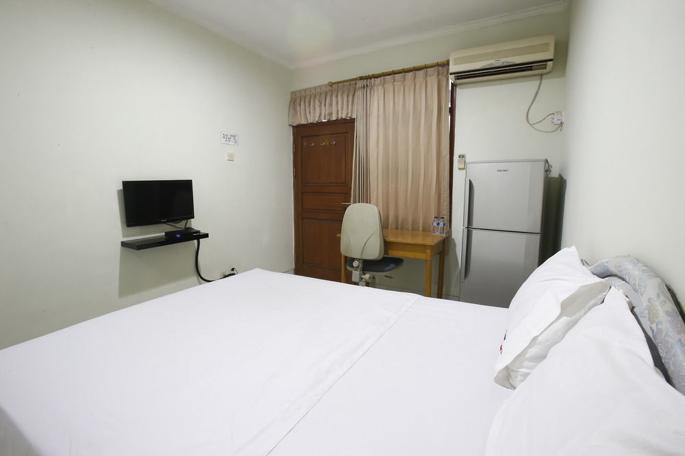 Guest house Reddoorz Near Wtc Sudirman 2*