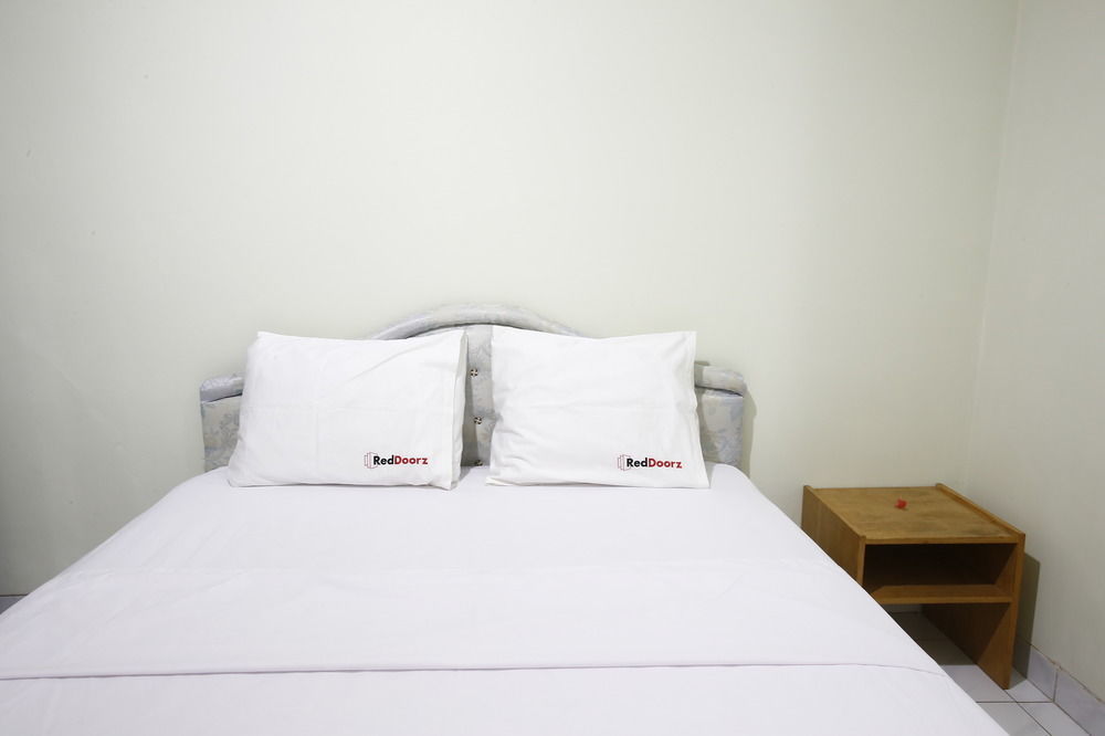 Guest house Reddoorz Near Wtc Sudirman