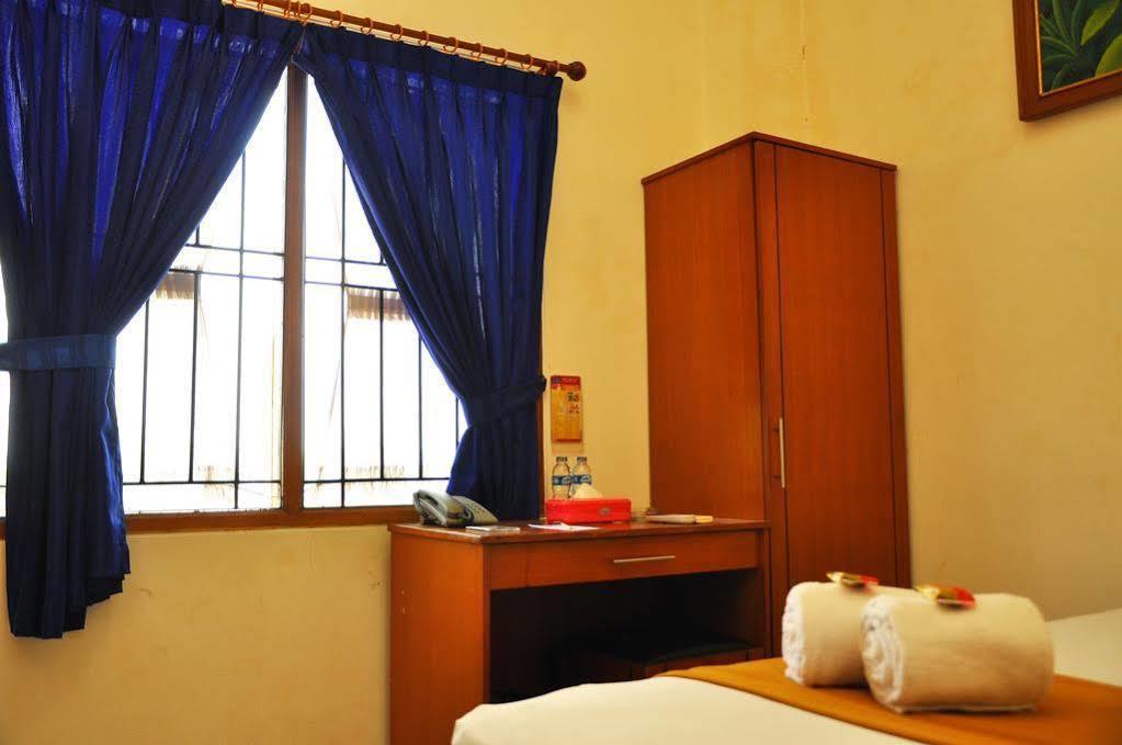 Hotel New Idola 2*