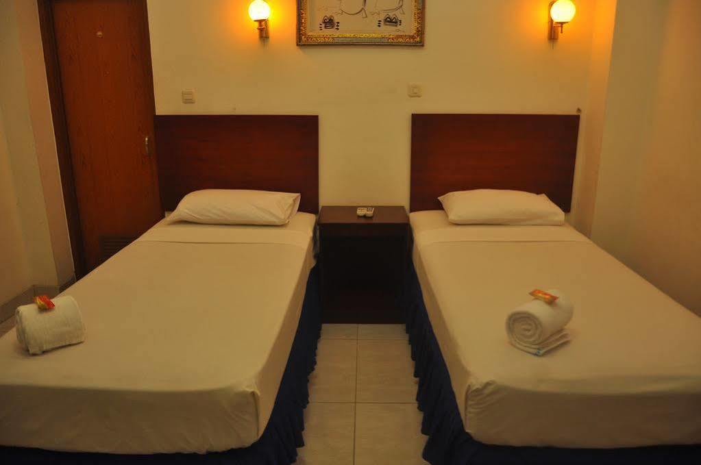 Hotel New Idola 2*