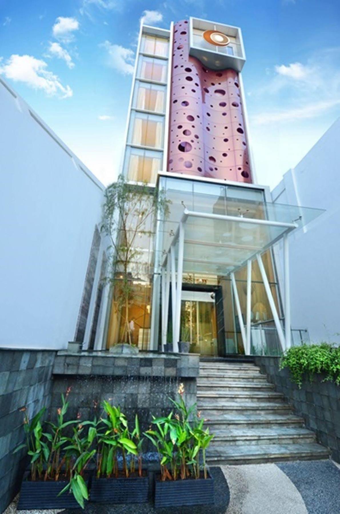 Clay Hotel