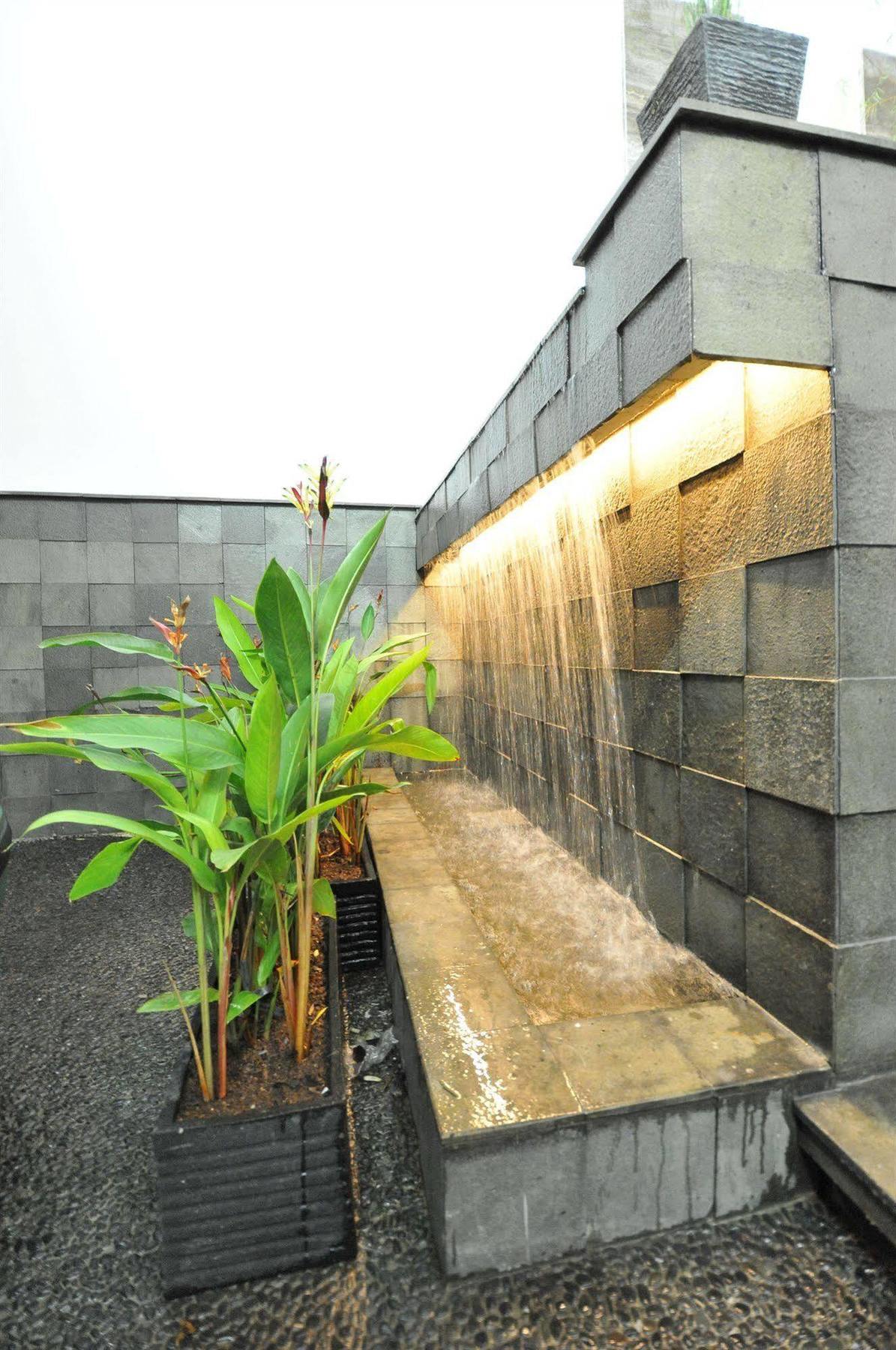 Clay Jakarta