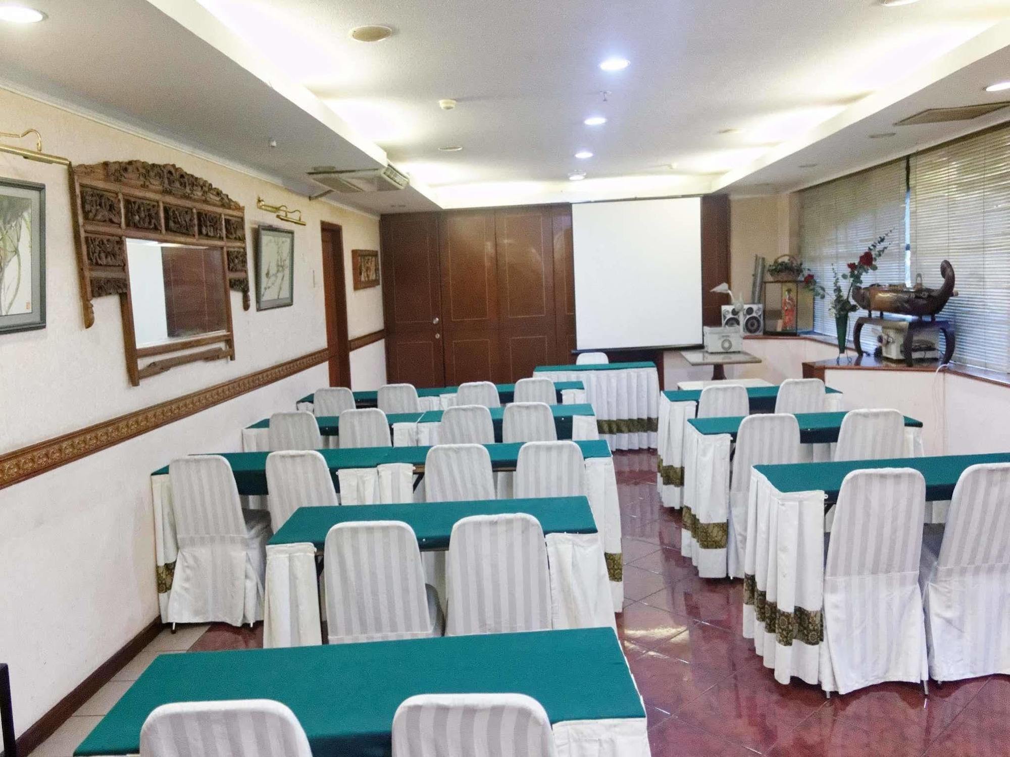 Paragon Wahid Hasyim Hotel
