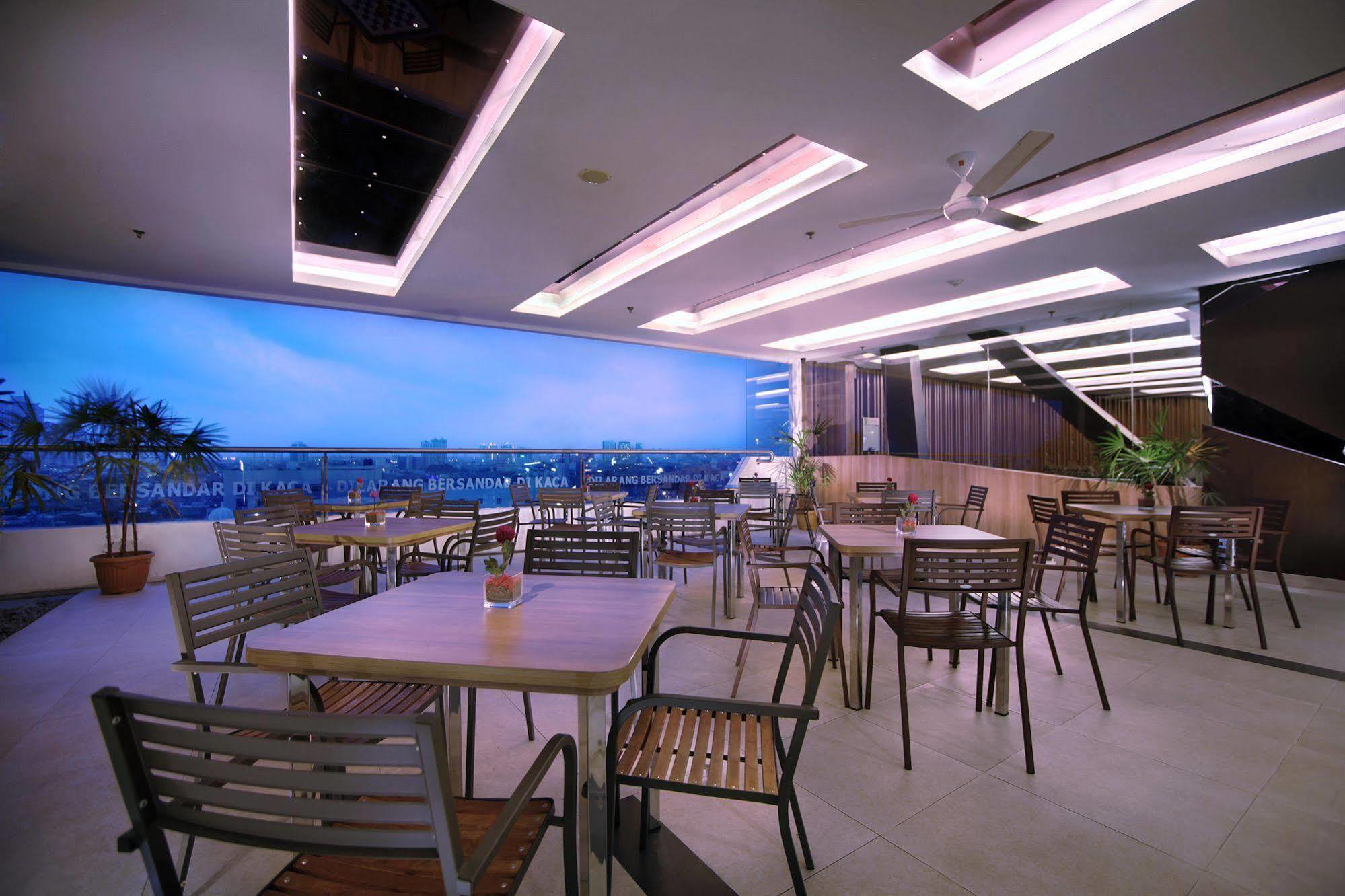 Favehotel Ltc Glodok Hotel