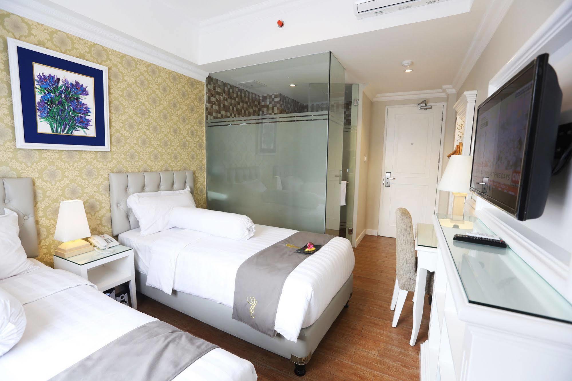 Hotel F