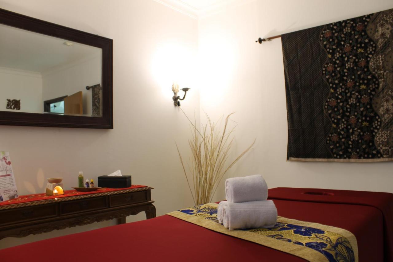 Asana Kawanua Hotel 3*