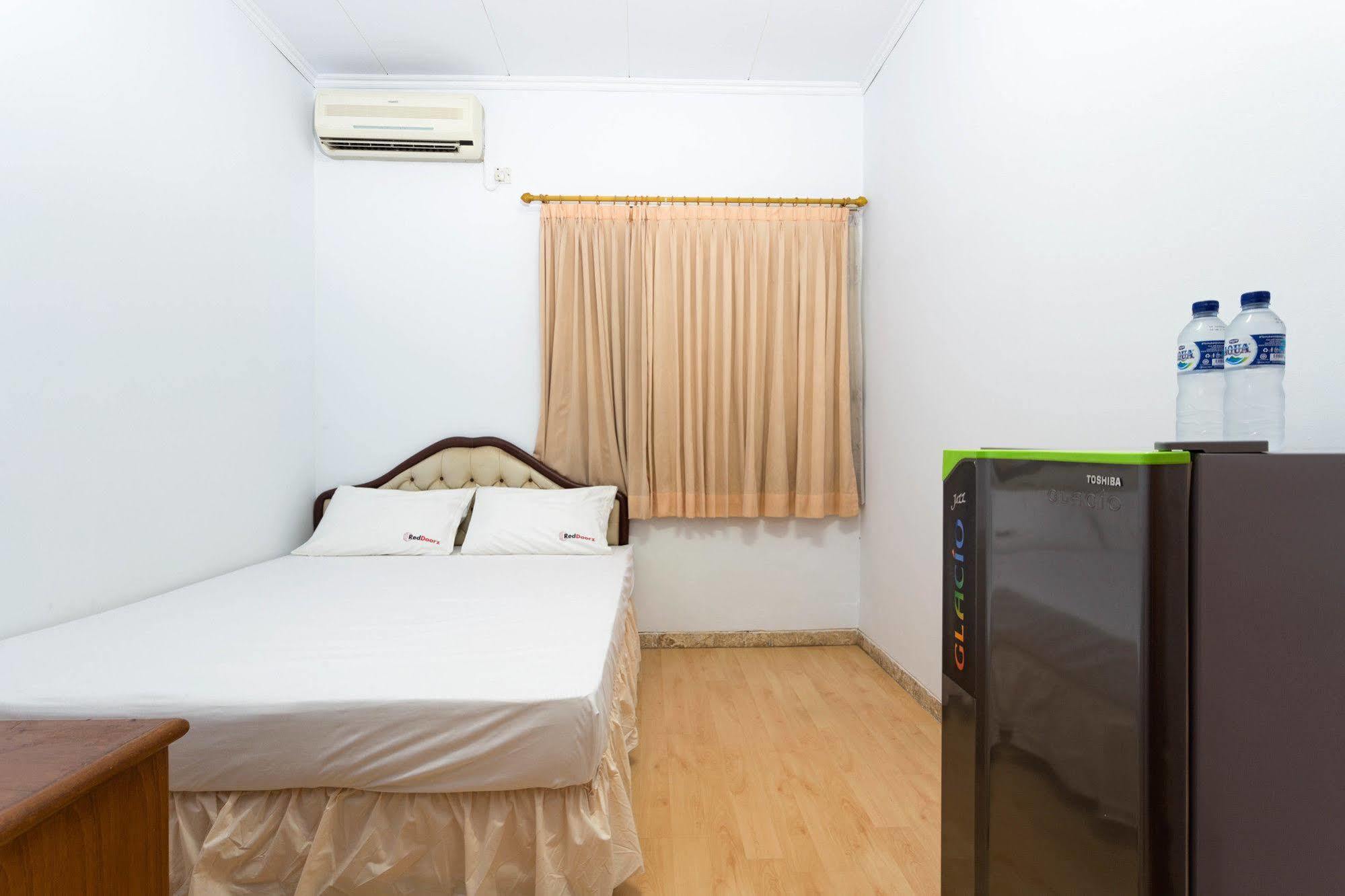 Reddoorz @ Karet Genteng Ijo Guest house Jakarta