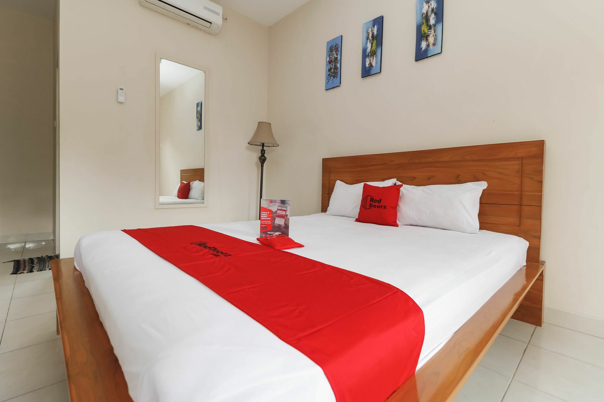 Reddoorz Near Cibubur Junction Guest house
