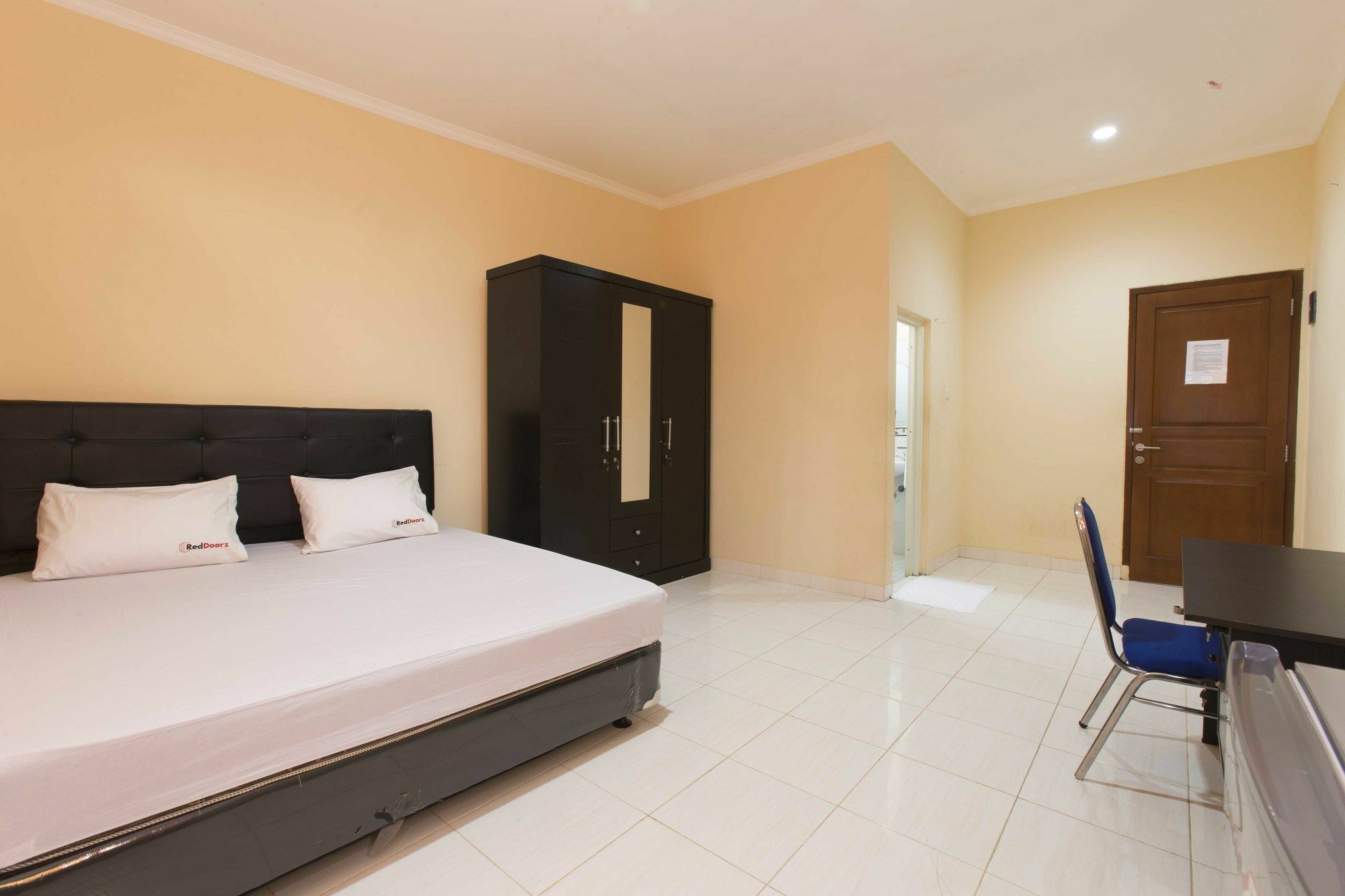 Hotel Reddoorz @ Utan Kayu Jakarta