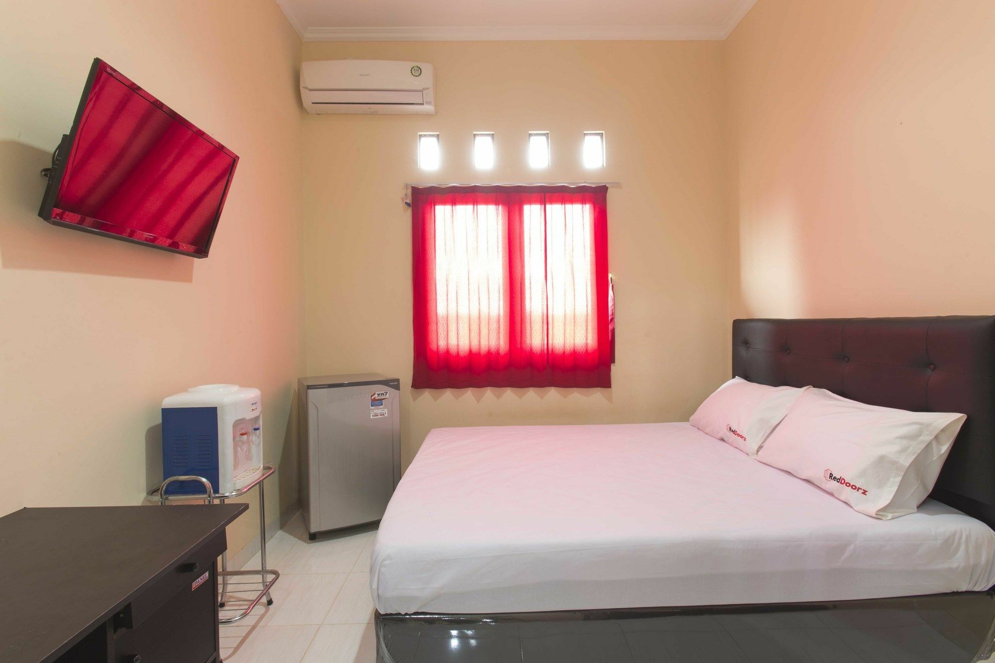 Reddoorz @ Utan Kayu Hotel