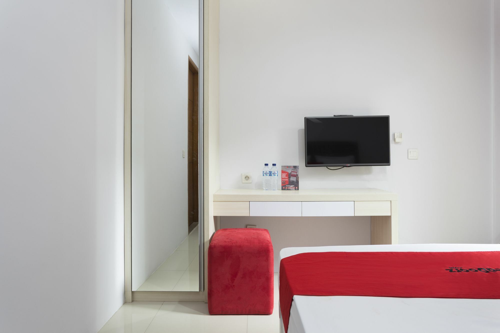 Reddoorz Near Cilandak Town Square 2