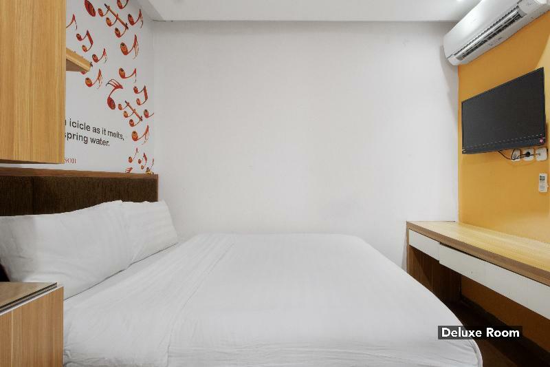 Hotel De *