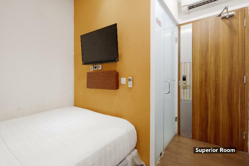 Hotel De *